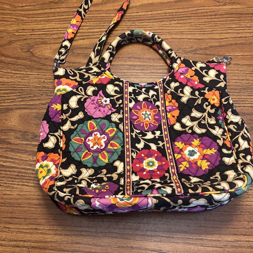 Vera Bradley Quilted floral shoulder bag and handle, Top- of purse snaps closed